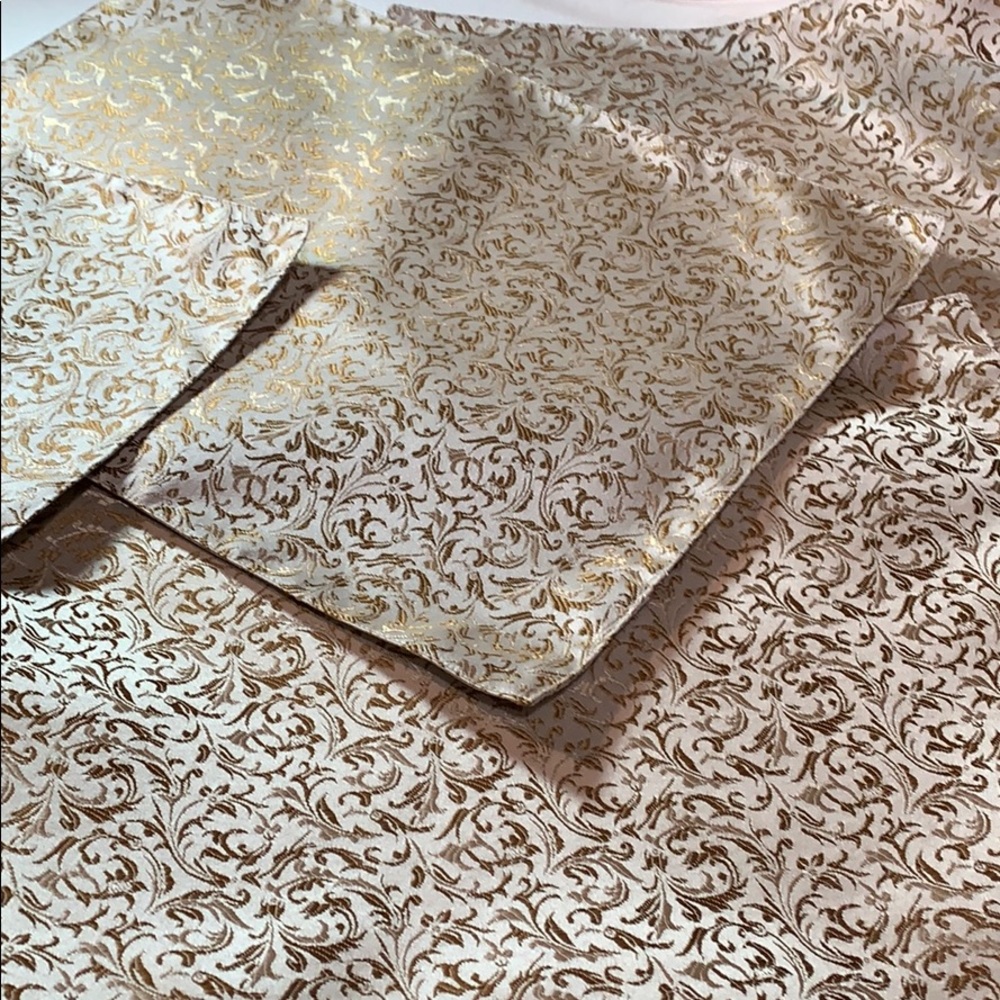 Placemats Set of 4 Luxury Home Like New